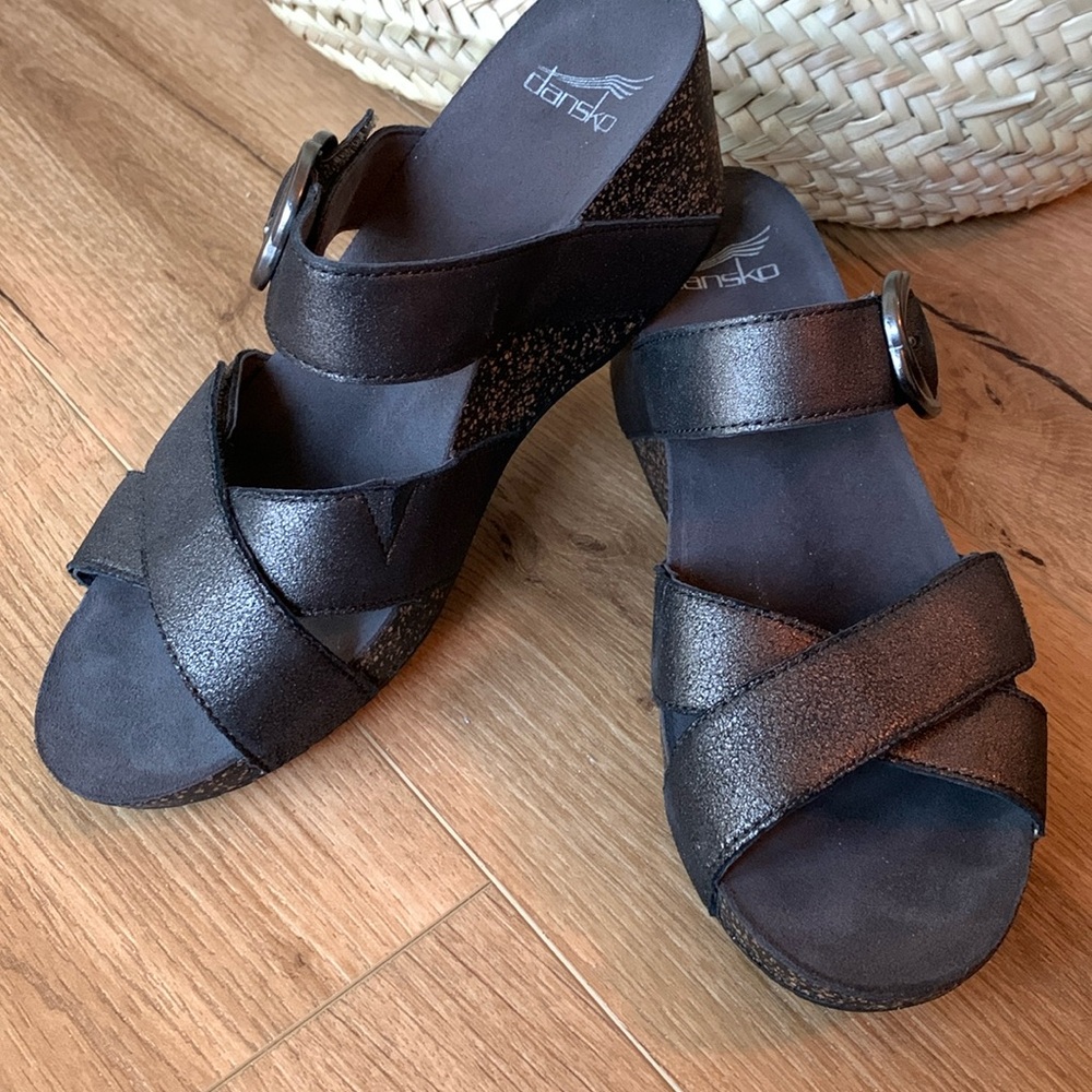 Dansko Susie Wedge Slides Graphite Metallic Sanda… - image 1